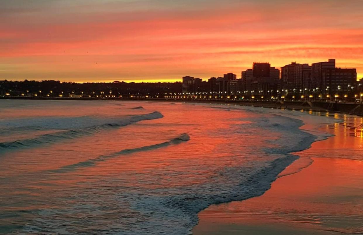 La Marina Appartement Gijón Buitenkant foto